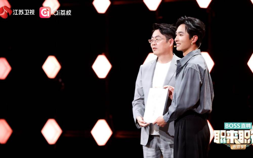 “毛巾二叔”石晶现场抢人？《职来职往2026》解码青年求职新启示